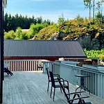 6 Person In Austrheim Casa vacanze *