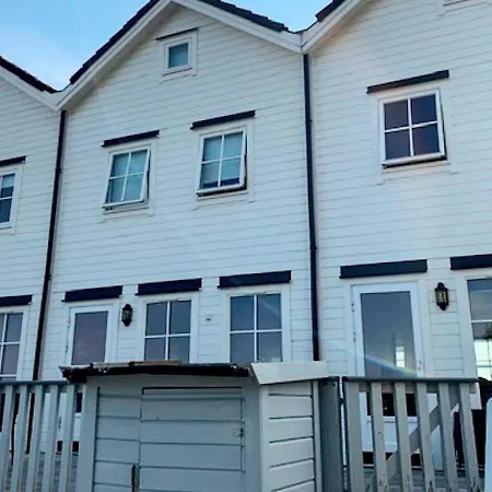 6 Person In Austrheim Дом отдыха