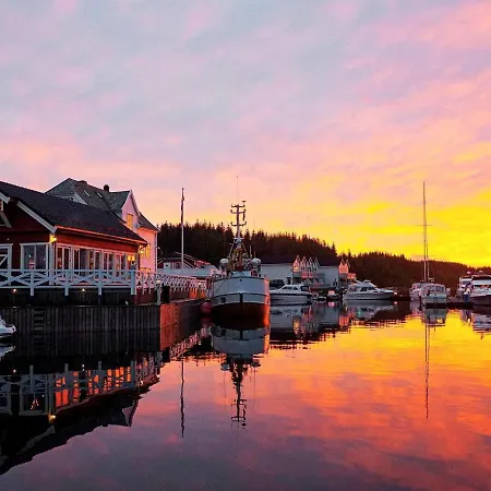 Дом отдыха 6 Person In Austrheim