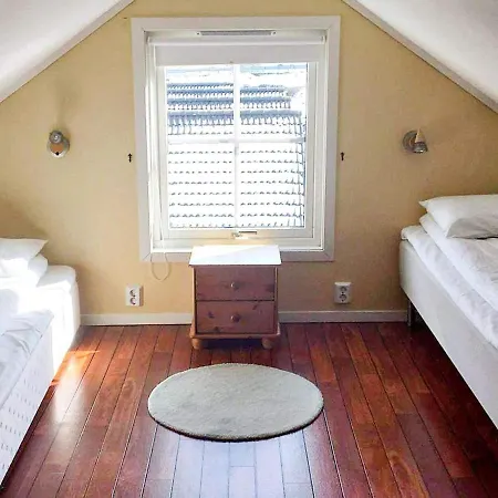 6 Person In Austrheim