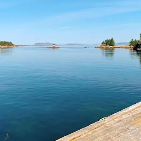 6 Person In Austrheim Дом отдыха Fonnes