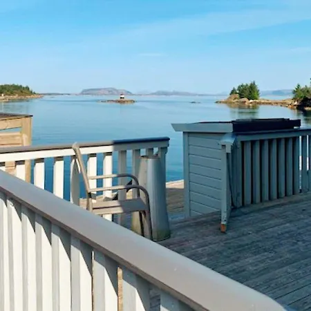 6 Person In Austrheim