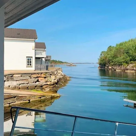 6 Person In Austrheim Дом отдыха Fonnes