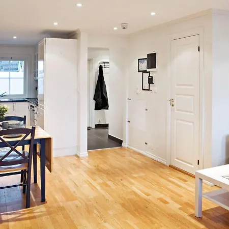 6 Person In Austrheim *