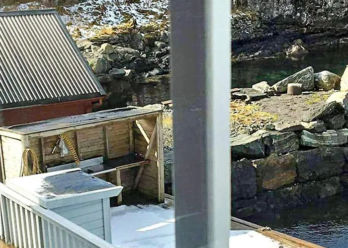 6 Person In Austrheim *