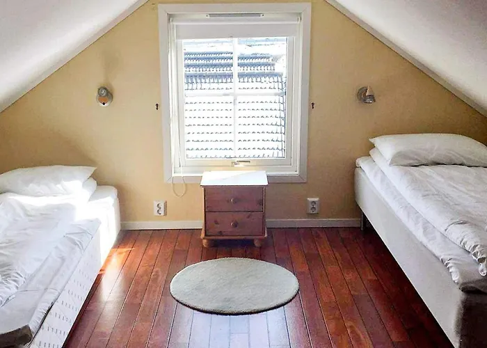 6 Person In Austrheim