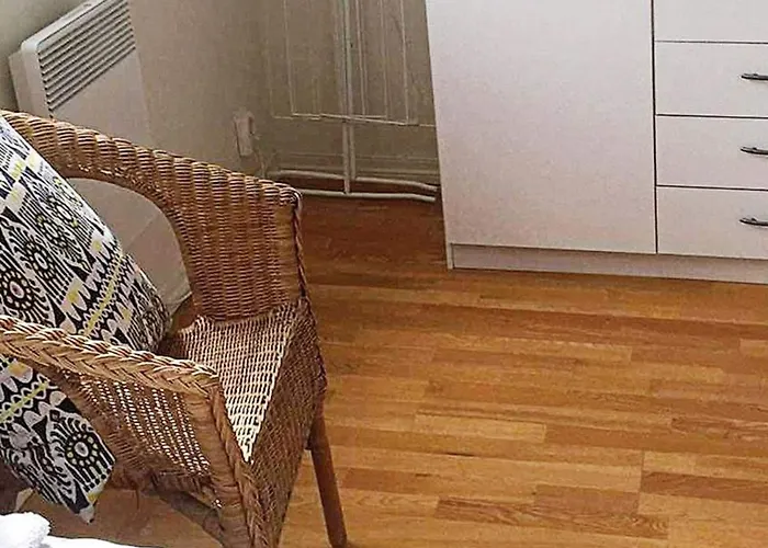 6 Person In Austrheim 別荘