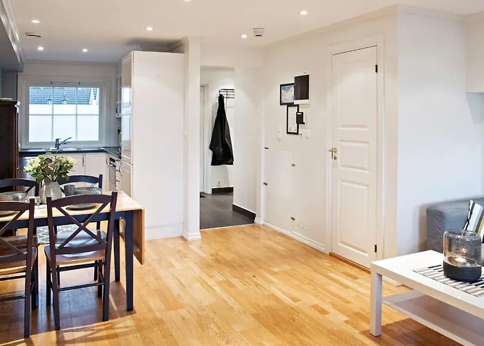 6 Person In Austrheim *